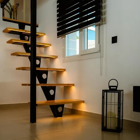 Pnoé- Overlooking The Aegean Sea